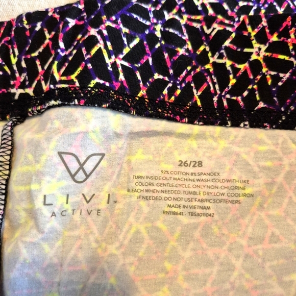 Livi Active women's size 3X or 26/28 black with V logo multi bright colors NWT - Picture 3 of 7